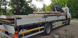 Ponúkam prepravu vozidlom s hydraulickou rukou.