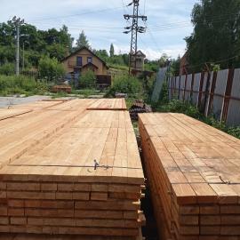 Cerveny smrek 52x130x5050