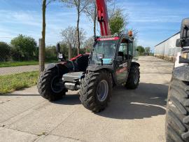 Predám Teleskopicke nakladače Bobcat  a Massey Ferguson